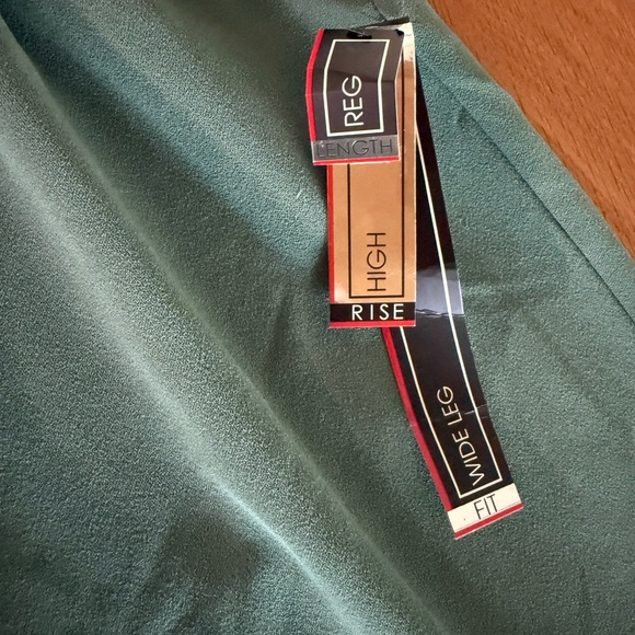 🆕 Wide Leg Green Pants - Picture 5 of 6